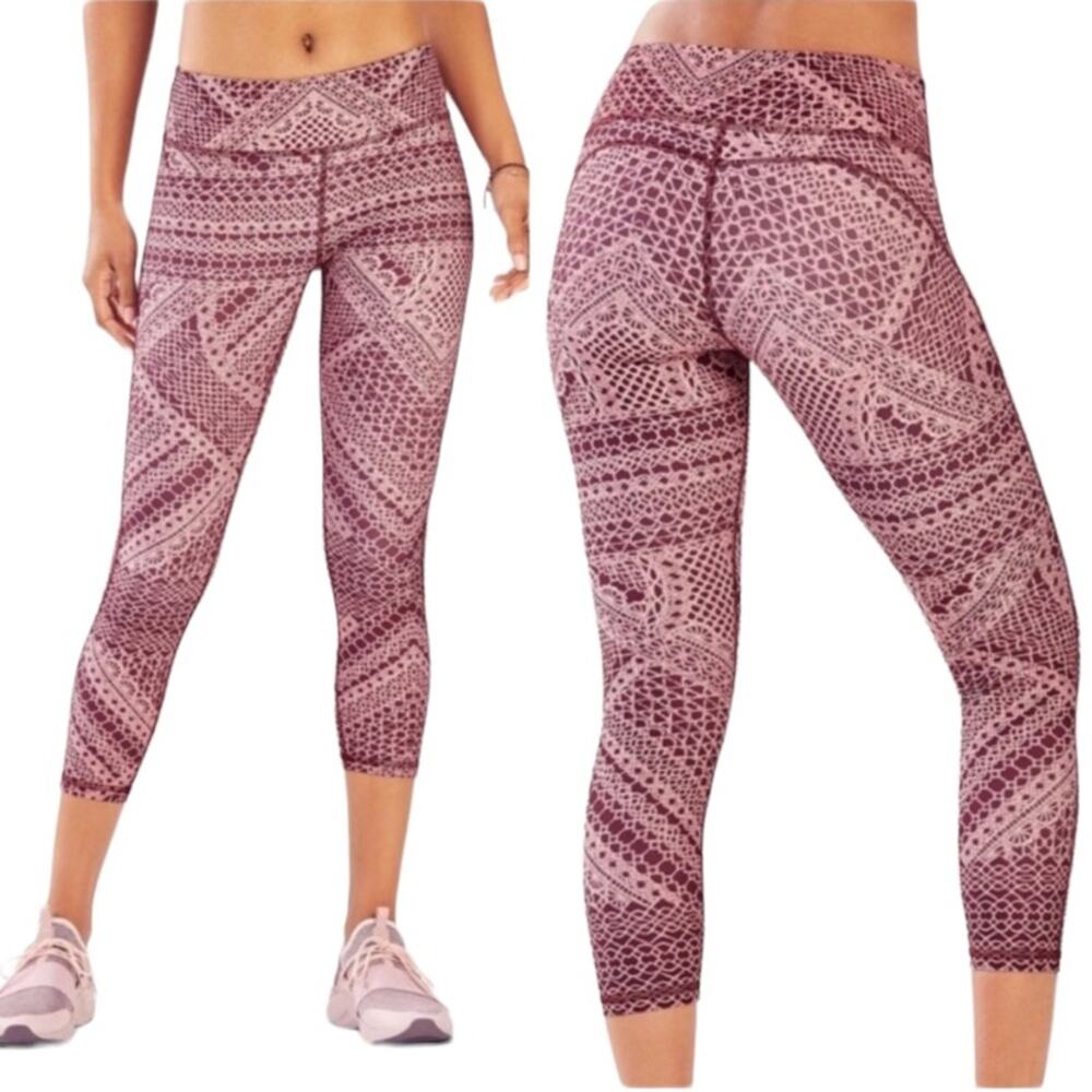 FABLETICS Mid Rise Printed Pureluxe Capri Purple Size XS Performance Wear Sporty